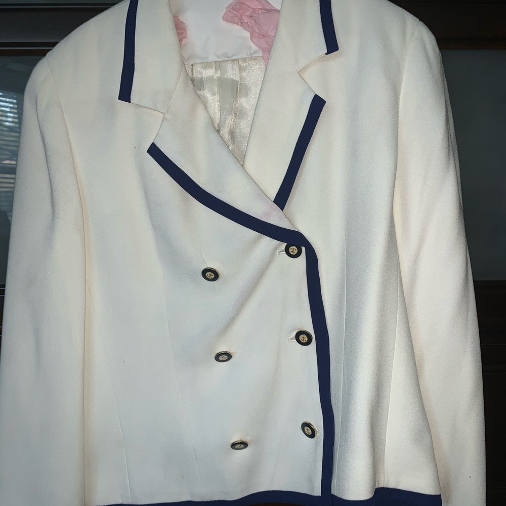 Woman’s cream and Navy pantsuit 10P